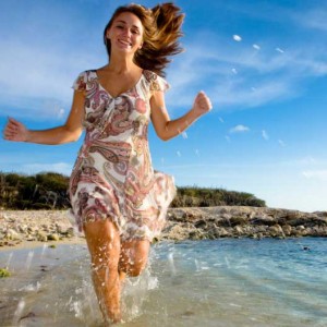 how to achieve exercise goals - woman running on beach!